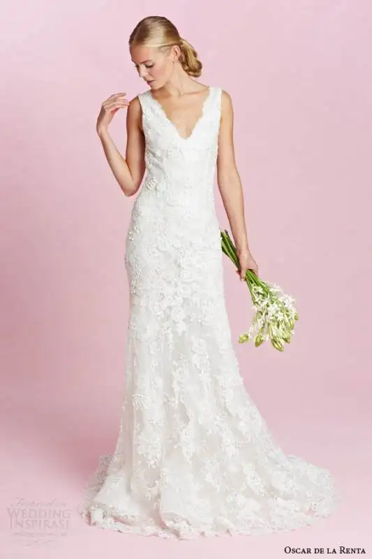 oscar-de-la-renta-bridal-fall-2015-sleeveless-lace-sheath-wedding-dress-straps-v-neckline