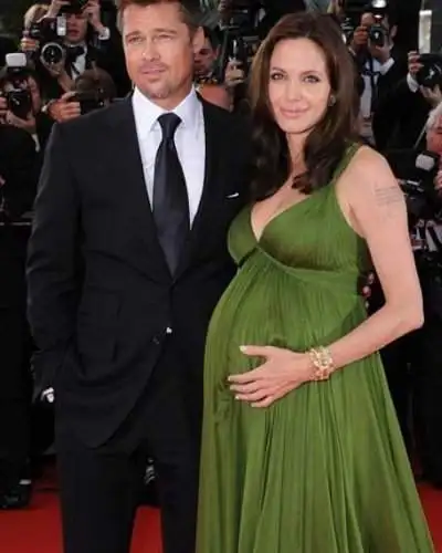 Angelina-Jolie-Pregnancy-Made-Fashionable-3